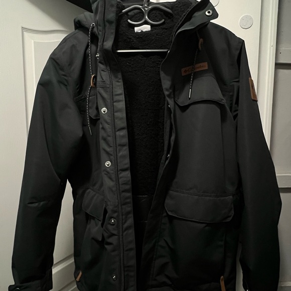 Sold Columbia heavy jacket outside poshmark - Picture 3 of 8